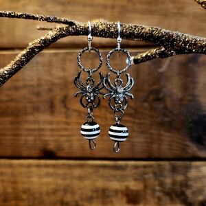 B1G1! Halloween Spider Earrings!